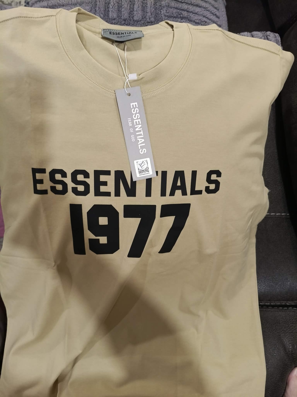 ESSENTIALS Men’s 1977 Tee - Cream with Black Print